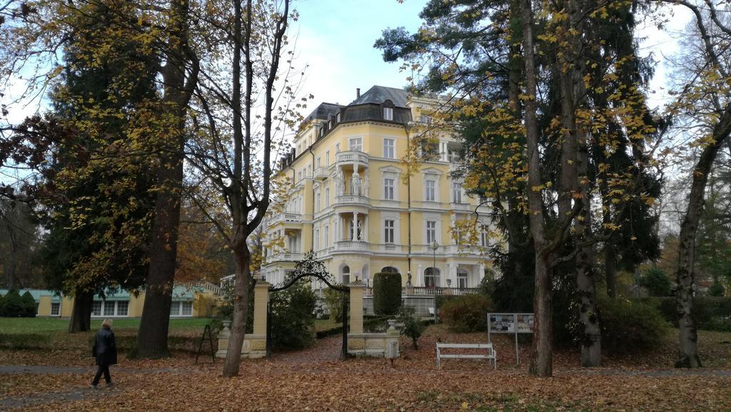 Apartment Pension Stark Františkovy Lázně Buitenkant foto